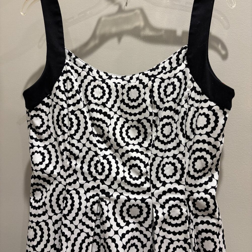 Maggie L White & Black Floral circles fit & Flare Sundress sz 12
